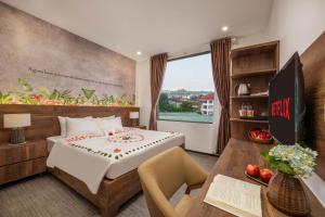 Ein Bett oder Betten in einem Zimmer der Unterkunft Kly Luxury Hotel