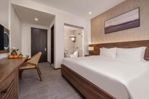 Ein Bett oder Betten in einem Zimmer der Unterkunft Kly Luxury Hotel