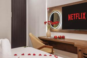 Ein Bett oder Betten in einem Zimmer der Unterkunft Kly Luxury Hotel