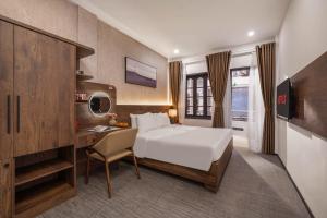 Ein Bett oder Betten in einem Zimmer der Unterkunft Kly Luxury Hotel