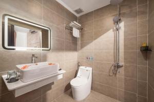 Ein Badezimmer in der Unterkunft Kly Luxury Hotel