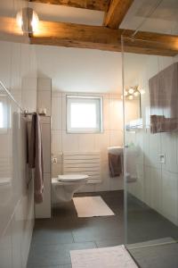 Ванная комната в Hirschen B&B