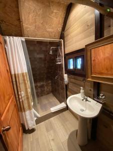 Ένα μπάνιο στο Casa Santa Teresita - Cabaña individual o de pareja +17 φωτογραφίες