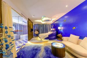 Junyue Airport Hotel -Free Shuttle Bus Guangzhou Baiyun airport& C-harge shuttle bus for the Canton fair from April 15-May 5的休息区