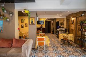 a living room with a couch and a table at Ronda Hotel Boutique by Chat Noir in Cuenca