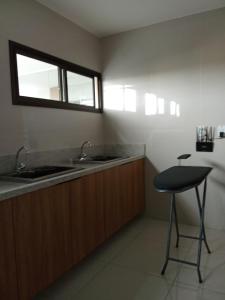 Kuchyň nebo kuchyňský kout v ubytování Apartamento tipo stúdio