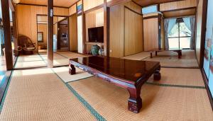 Istumisnurk majutusasutuses 広い畳間と外には広いウッドデッキCondominium和風邸Yanbaru