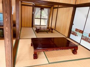 Foto sihtkohas Nago asuva majutusasutuse 広い畳間と外には広いウッドデッキCondominium和風邸Yanbaru galeriist
