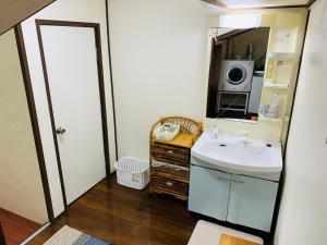 Foto sihtkohas Nago asuva majutusasutuse 広い畳間と外には広いウッドデッキCondominium和風邸Yanbaru galeriist