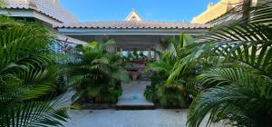 Κήπος έξω από το Central Canggu Guesthouse