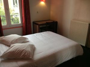 Gallery image of Hotel De La Place in Malakoff +40 photos