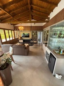a living room with a couch and a tv at Refúgio nascer das águas in Gravatal