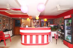 a restaurant with a red and white striped counter at Hotel O Sher E Bengal in Durgāpur +30 photos