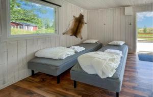 Katil atau katil-katil dalam bilik di Cozy Home In Laholm With Wifi