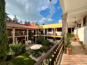 a view of the courtyard of a hotel at Hotel San Miguel in Contepec