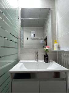 Et badeværelse på The One Stay + 11 billeder