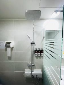 Et badeværelse på The One Stay