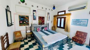 Giường trong phòng chung tại Hotel White House - A Family Homestay +100 ảnh