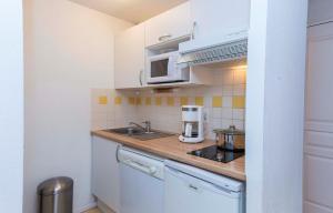 Køkken eller tekøkken på Saint Lary Centre T2 4 Pers Piscine Vue Montagne