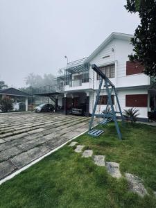 Ο χώρος παιχνιδιού για παιδιά στο Koru 5BHK Villa In Wayanad