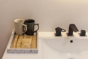 Příslušenství pro přípravu čaje a kávy v ubytování Suzhou Xugusu Mingsu Hotel-Museum Branch