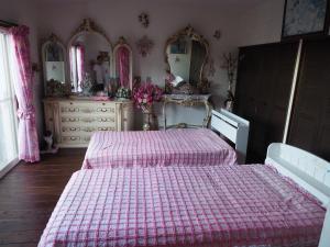 a bedroom with two beds and a dresser and mirror at HealingDragon 　Sunrise house Shirahama in Shimoda