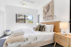 Trinity Hideaway - Trinity Beach客房内的一张或多张床位