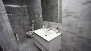 Ein Badezimmer in der Unterkunft Kokavská izba - Apartmány