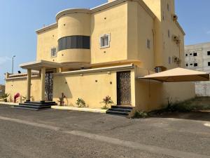 Το κτήριο όπου στεγάζεται  το διαμέρισμα