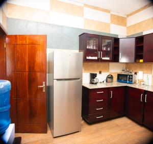 Η κουζίνα ή μικρή κουζίνα στο Faraja Guest House