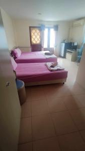 Postel nebo postele na pokoji v ubytování TaKaYai GuestHouse