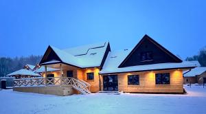 Dzika Dziura z jacuzzi v zimě