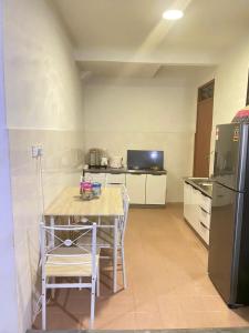 Kuchyň nebo kuchyňský kout v ubytování Homestay tanjung minyak perdana