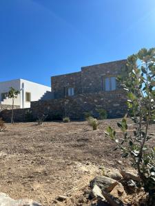a house in the middle of a yard at Agathia Resort in Schinoussa