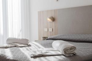 Postel nebo postele na pokoji v ubytování Hotel Astrid