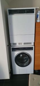 Foto de la galeria de Nice Appartment with Pool, Sauna and Garden a Horgen