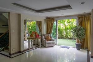 Et opholdsområde på Luxury 4 KingSize BedRooms - Central & Modern Sukhumvit