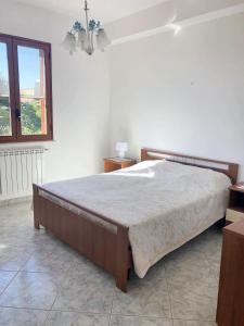 A bed or beds in a room at Charming apartment Menfi sea view