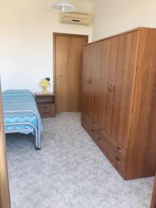 A bed or beds in a room at Charming apartment Menfi sea view