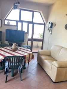 A television and/or entertainment centre at Charming apartment Menfi sea view