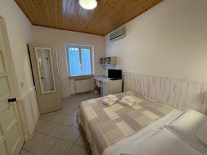 a bedroom with a bed and a desk in it at Agriturismo Galeazzi in Marsiliana