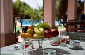 a bowl of fruit on top of a table at Villa Dell' Artista - Villa Anna in Santarcangelo di Romagna