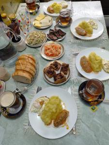 Jedzenie w pensjonacie lub w pobliżu
