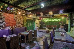 Restaurace v ubytování Townhouse Jp Grand Near Mayapuri Chowk