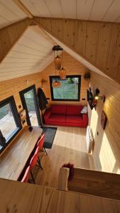 TV a/nebo společenská místnost v ubytování Tiny House Kota Grill & Sauna