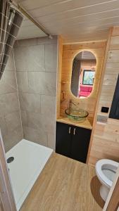 Koupelna v ubytování Tiny House Kota Grill & Sauna
