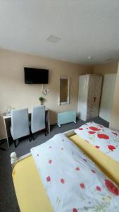 Postel nebo postele na pokoji v ubytování Hotel & Restaurant - Zum Schleicher Kuckuck