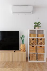 Μια τηλεόραση ή/και κέντρο ψυχαγωγίας στο Lokahi Villa +29 φωτογραφίες