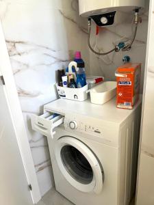 a washing machine in a bathroom with a sink at Relax Tropical in Almuñécar