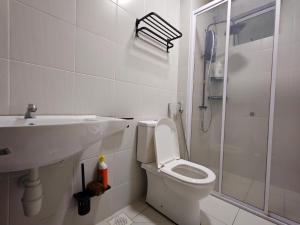 Ένα μπάνιο στο Near MMHE - 3 Bedrooms Homestay Meridin Bayvue Pasir Gudang